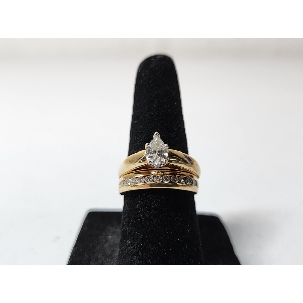 Incredible Wedding Ring Set: Two 14K Yellow Gold Rings With Diamonds - Total Weight: 7.0g