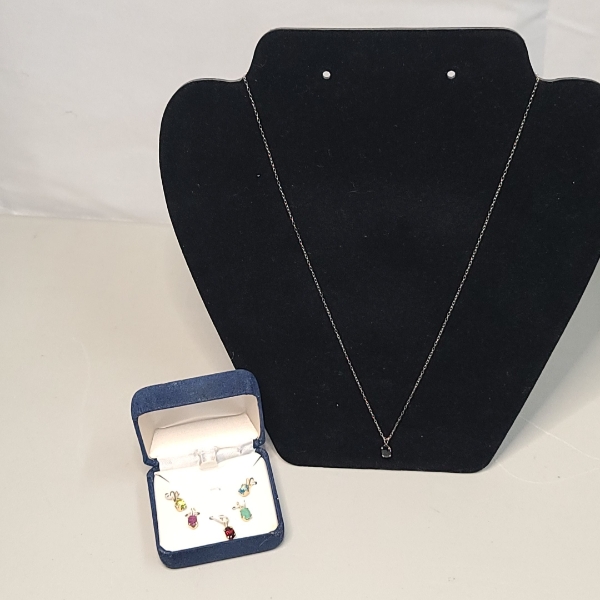 14K Gold Necklace With 14K Gold Interchangeable Stone Pendants - Total Weight: 1.8g 