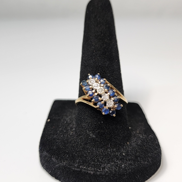 14K Yellow Gold Cluster Ring w/ Deep Blue & Clear Stones - Size 8 - Total Weight: 3.3g