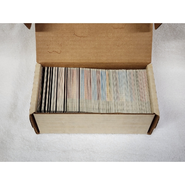 Collection of Assorted 1992 Fleer Ultra Baseball Trading Cards ~ Box Included! 