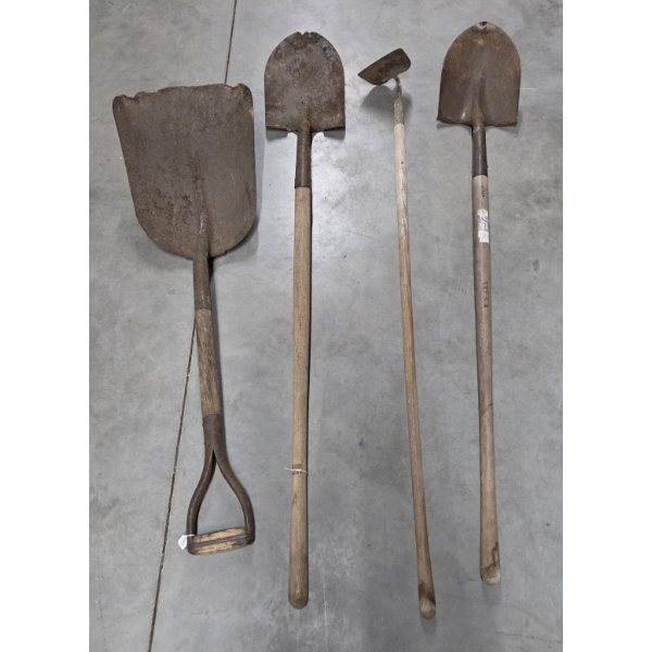 Three Shovels And Garden Hoe Collection -No Shipping