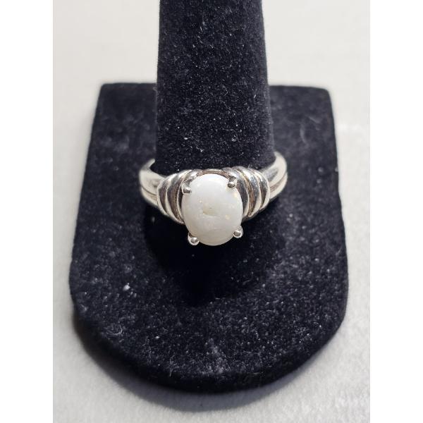 AMAZING!!! Sterling Silver Ring featuring an Oval-Shaped Ethiopian Opal - Size 8 ~ Weight 4.1g