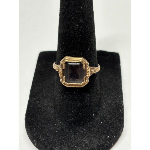 Beautiful 10K Ring - 1.6 Grams - Size 6.5 