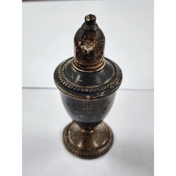 Sterling Silver Weighted Salt Or Pepper Shaker Weighing 131.9 Grams