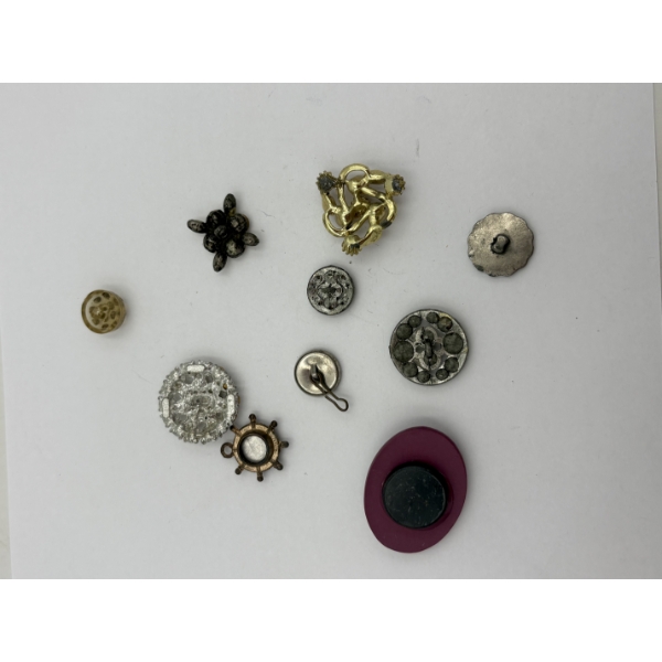 10 Beautiful Pins/ Broches - horse - floral - pink