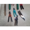 Image 4 : Large Lot of Assorted Gardening Tools Including Scott's Extendable Shovel & Hoe