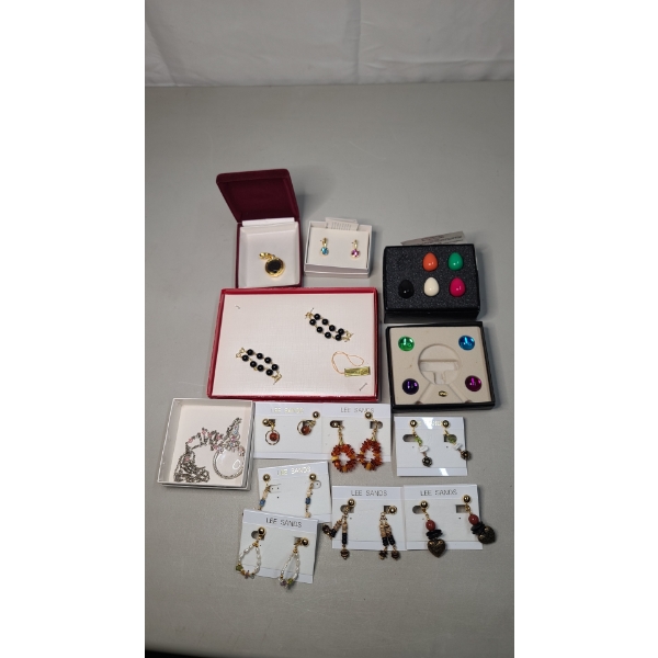 Assorted Costume Jewelry - Lots Of Earrings !