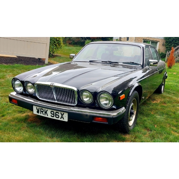 SUPERB !!! 1982 JAGUAR  XJ6  LUXURY SEDAN  3.4L AUTO  200HP  TWIN CARBS  111K  FANTASTIC COND! 