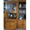 Image 3 : Fantastic 3 Pc Set - Solid Oak LR Cabinet Set With Center Slide Out Bar - Superb