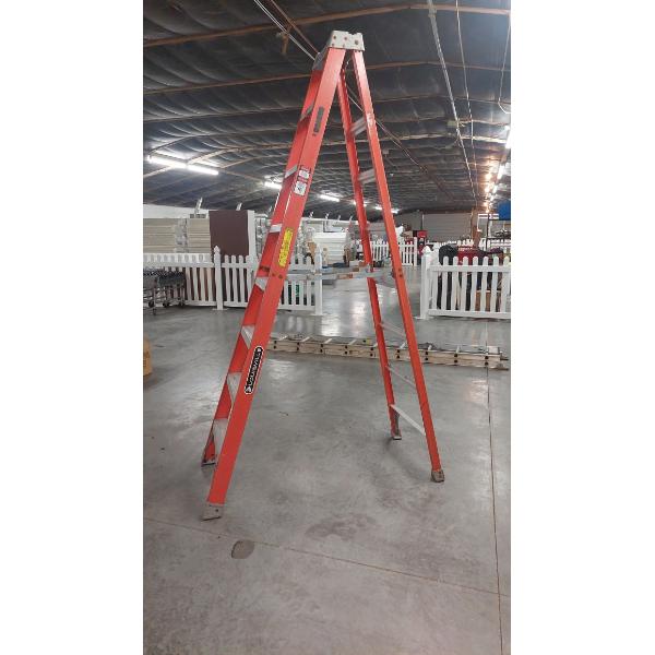 Louisville 8 Ft Fiberglass Step Ladder - Good Conditon As Shown