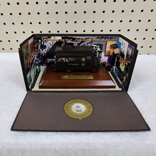 UPS Celebrating the Past 1997 90th Anniversary Diecast UPS Van Display 