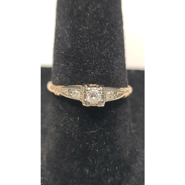 14K Yellow Gold Vintage Art Deco Engagement Ring With Diamonds - Size 6.5 - Weight: 1.4g 