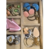 Image 5 : Vintage Velvet Look Jewelry Case With Beautiful Collection Of Costume Pieces Including Earrings, Pin