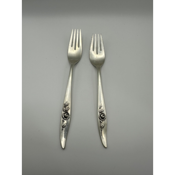 Oneida Heirloom Sterling Silver Forks - 85.1 Grams