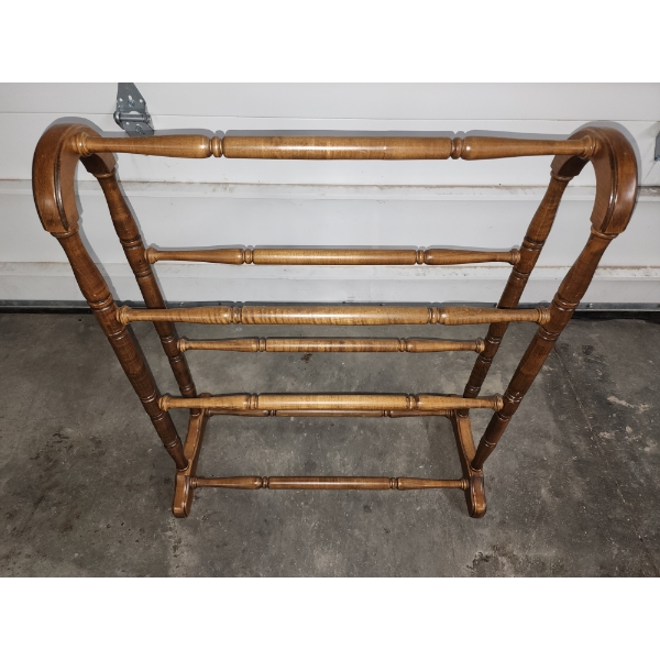Very Nice - Like New Wooden Quilt/Blanket Rack - 28x32