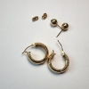 Image 2 : Two Pairs of 14K Yellow Gold Earrings: Rope Edge Hoop & Gold Ball Stud - Total Weight: 2.3g