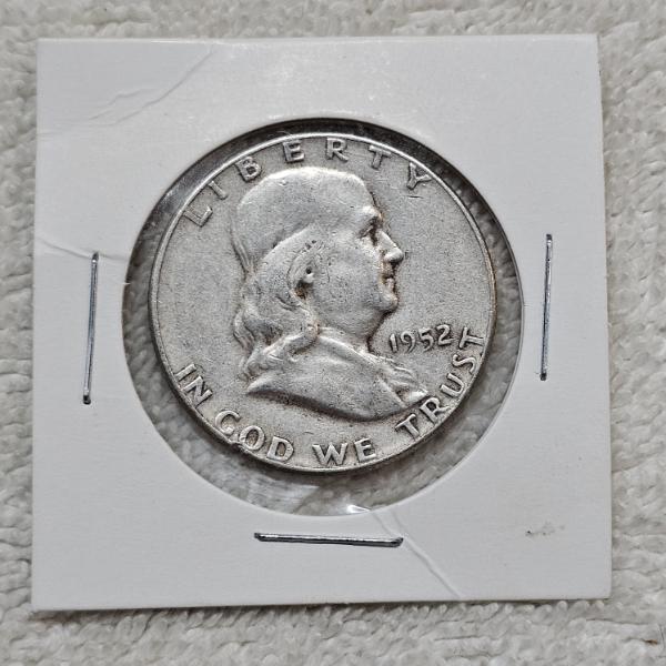 1952 Philadelphia Mint Benjamin Franklin Liberty Bell 90% Silver Half Dollar Coin