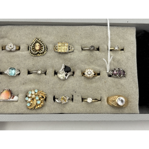 15 Gorgeous Costume Rings - Storage Box included with several empty slots! 