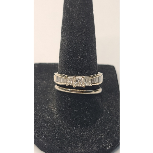 14K Gold 3 Stone Princess-cut Diamond Engagement Ring With 14K Gold Wedding Band - Weight: 6.3g