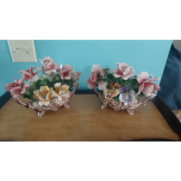 Gorgeous Pair Of Capodimonte Porcelain Floral Arrangements - In Ex Condition. 12" x 8.5" overall
