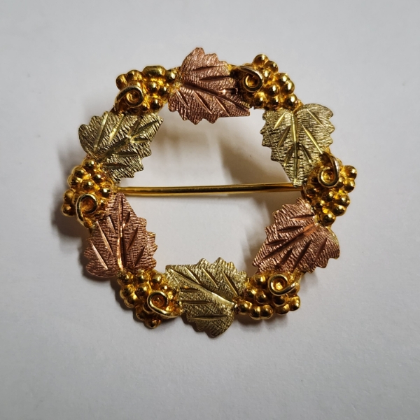 10K Gold Pin Ft. Leaves & Vines ~ Weighing 3.6 Grams 