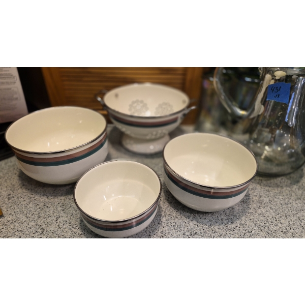 Kitchenware - 4 Pcs Porcelain On SS Assorted Including Strainer - See Pics