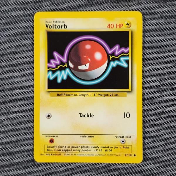 Voltorb 67/102 Vintage Base Set Pokemon Trading Card in Near Mint Condition!