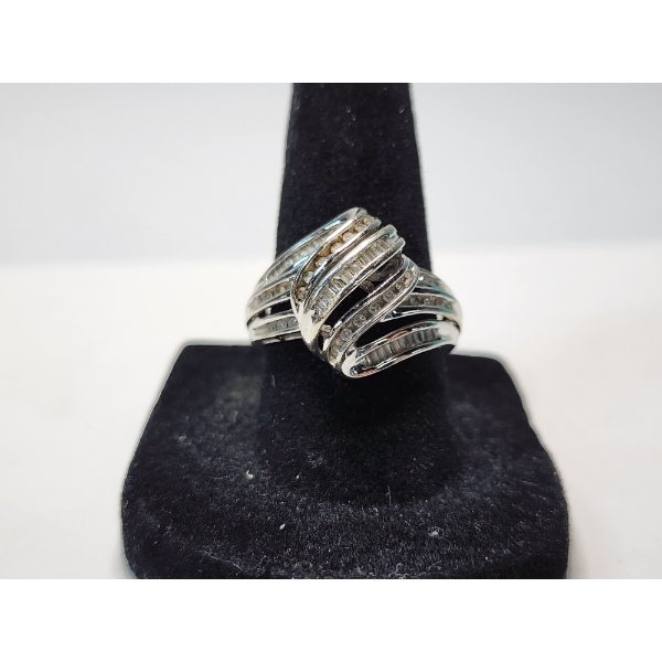 10K White Gold Ring ft. Multi Row & Wave-Like Diamond Design - Size 7.5 -TW: 3.8g