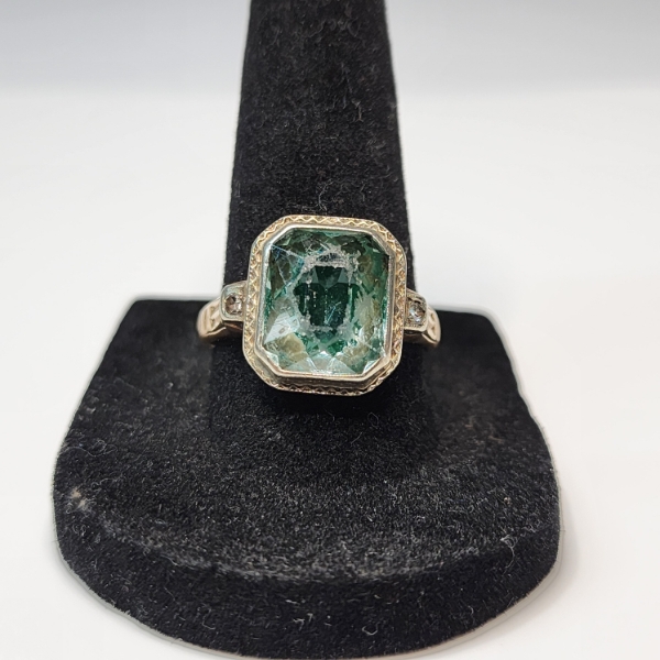 10K Yellow Gold Ring w/ Large Blue-Green Stone - Size 8.5 - TW: 3.7g