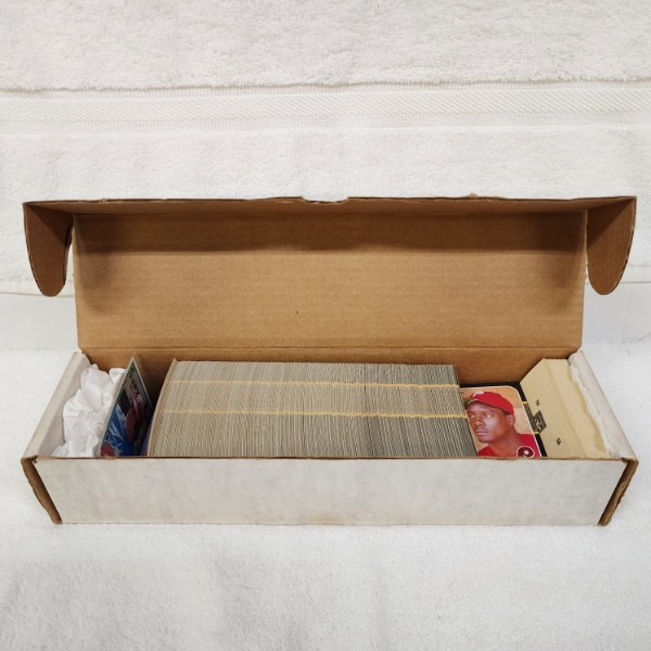 14In Box FILLED With Asstd Baseball Trading Cards~ Includes 1981 Topps Pete Rose~ Lots of 1986 Leaf