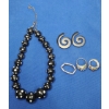 Image 1 : Assorted Costume Jewelry Pieces 