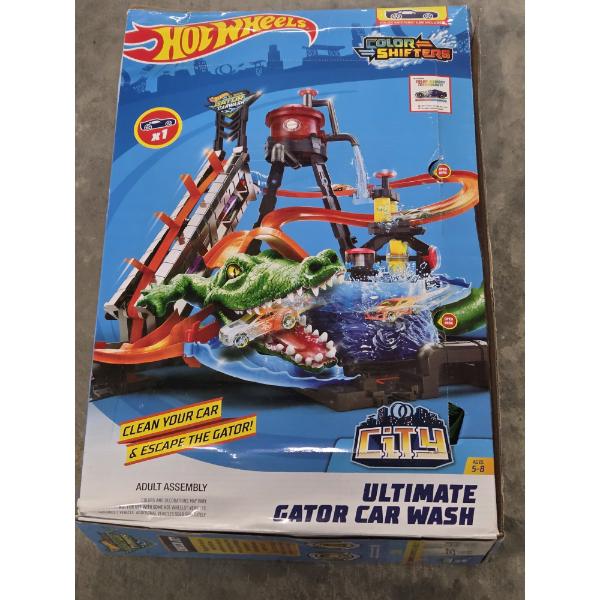 New In Box! Hot Wheels Ultimate Gator Car Wash
