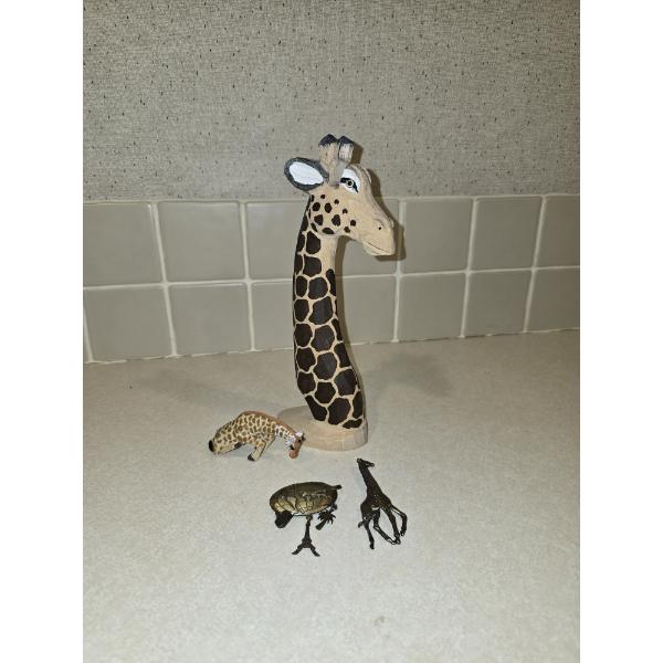 Giraffe Bundle incl Large/Small Giraffes, (2) Giraffe Brooches, (2) Giraffe Mugs and More