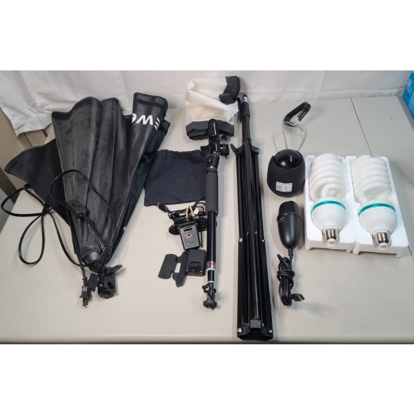 Neewer LED Adjustable Softbox Lighting Kit With Many Accessories & Carrying Bag