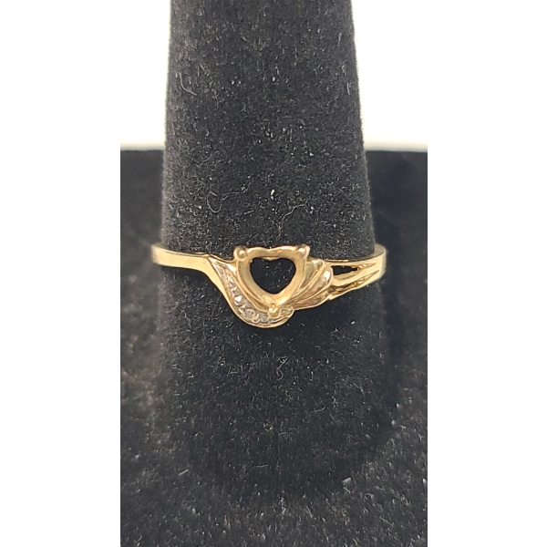 Women's 10K Gold Heart-Shaped 3- Prong Open Setting Ring With Diamonds - Size 7.5 - Weight: 1.1g