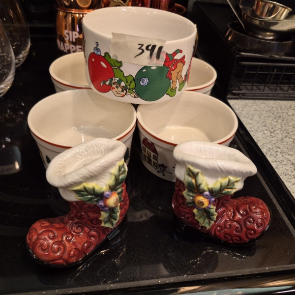 Holiday Christmas Bowl Set As Shown & 2 Boot Salt n Pepper Shakers