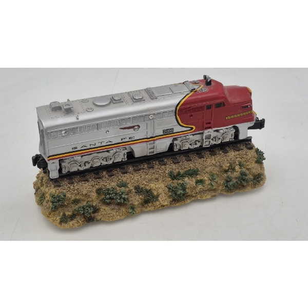 LIONEL DEISEL LOCOMOTIVE MUSIC BOX - " SANTA FE 2000" - PLAYS  "CHATTA-NOOGA-CHOO-CHOO" EXCELLENT