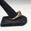 Image 2 : Beautiful 10K Gold Ring with Deep Red Center Stone - Size 10 - TW: 5.3g