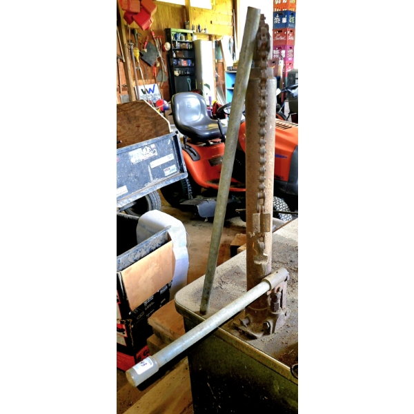 Vintage Chain Hoist with 2 Piece Bar for Extra Leverage