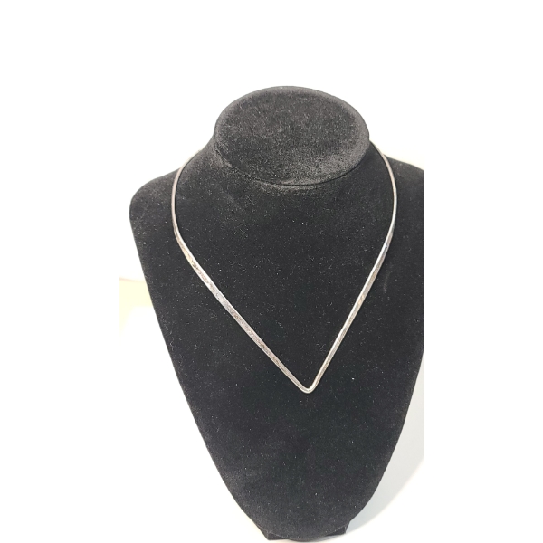 Sterling Silver V-shape Choker Collar Necklace - Weight: 16.1g