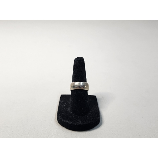 14K Gold Band Ring - Size 5.5 - Total Weight: 8.5g