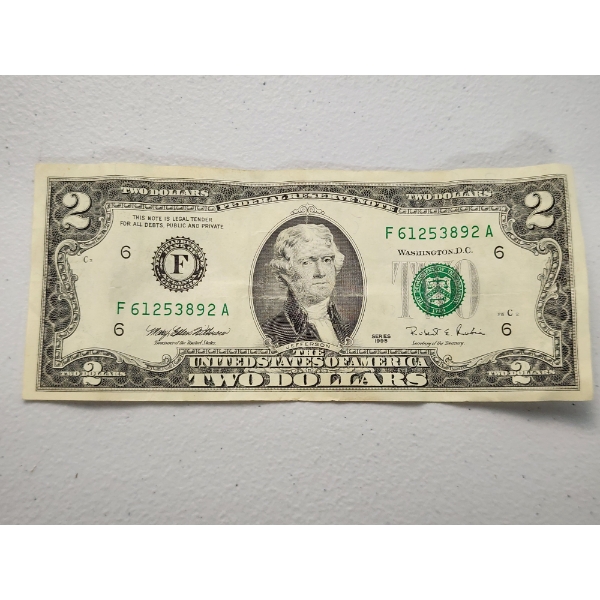 Series 1995 United States $2 Bill SN F61253892A
