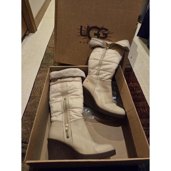 New!! Ugg Australia Cream Colored Wedge Winter Boots Size 7