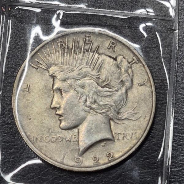 1922 P 90% Silver Peace Dollar - Unciorculated - See Pics