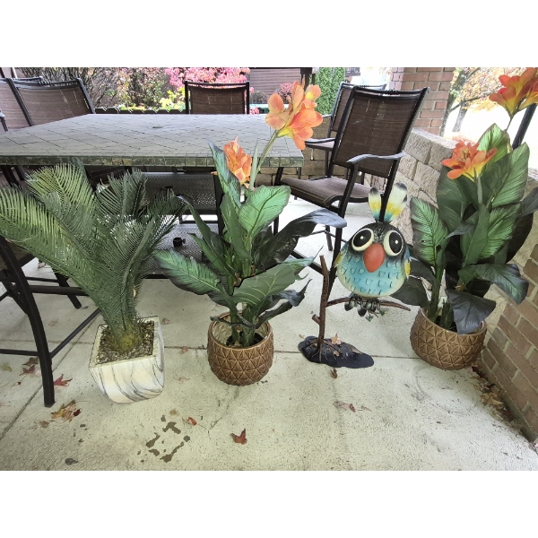 4 Pc Outdoor Decor And Florals As Shown