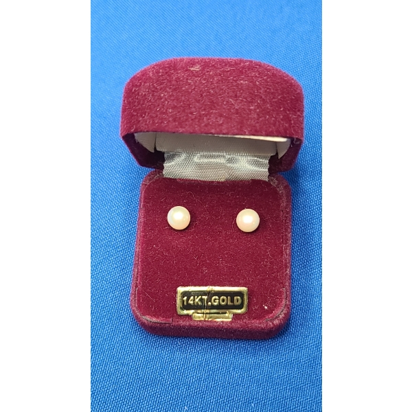 14K Gold Pear Studded Earrings - Weight: 1.1g