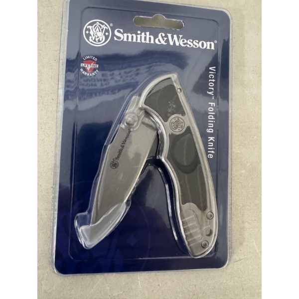 Brand New Collectible Smith & Wesson Victory Folding Pocket Knife - New In Package
