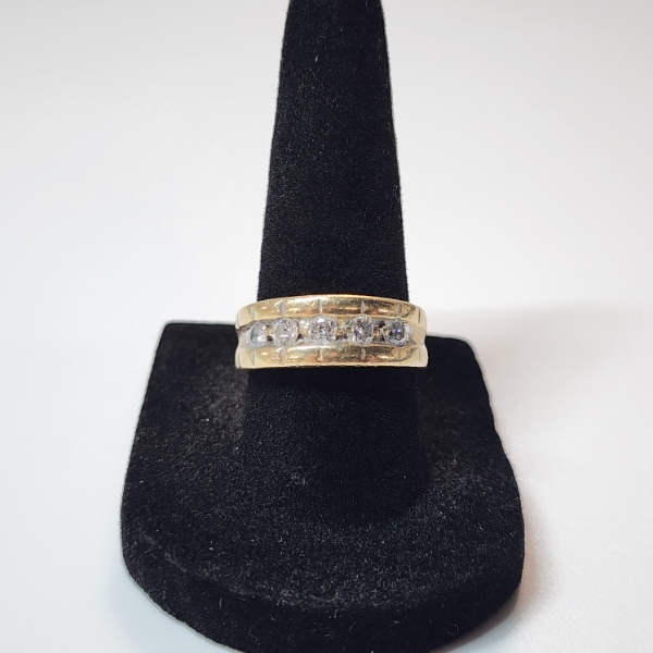Stunning 14K Yellow Gold Ring with Channel-Set Row of 5 Diamonds - Size 7.5 - Total Weight: 6.4g