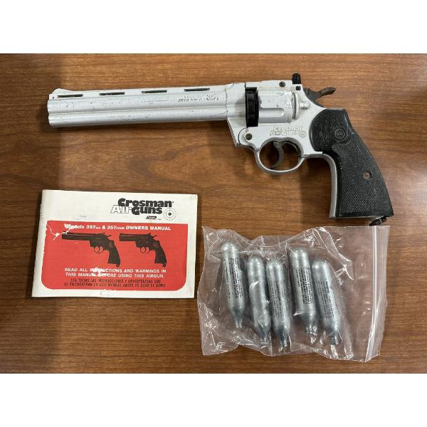 Crosman Air Gun Revolver '.357' with 5 CO2 Cartridges