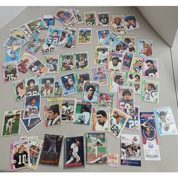 Assorted 70's & 90's Football/Baseball Trading Cards